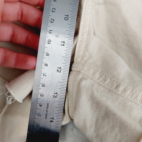 NEW Old Navy Cream High Rise Straight Secret Smooth Pockets Fried Hem Short P205 - Picture 5 of 8